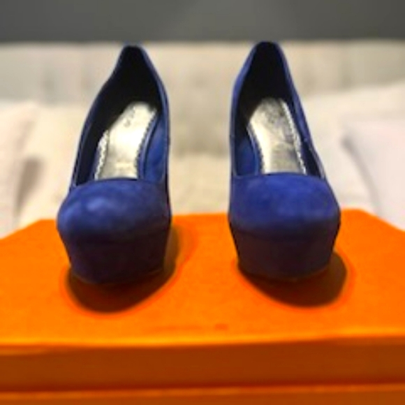 Bebe Blue Suede Platform Pump Size 8 - Picture 6 of 6